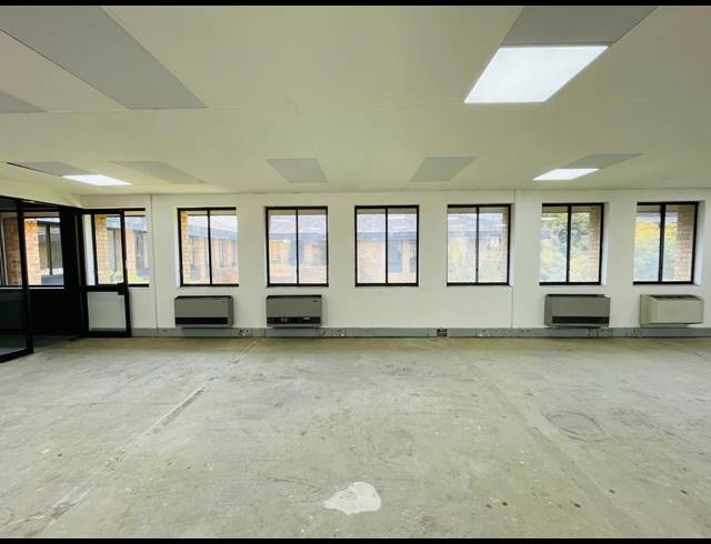 214M² OFFICE TO LET IN VORNA VALLEY
